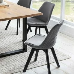 Samt Polsterstühle In Grau - Detelca (2er Set) 4 Samt Polsterstühle In Grau - Detelca (2er Set) -Dariana shop samt polsterstuehle in grau mit massivholzgestell in schwarz detelca 02