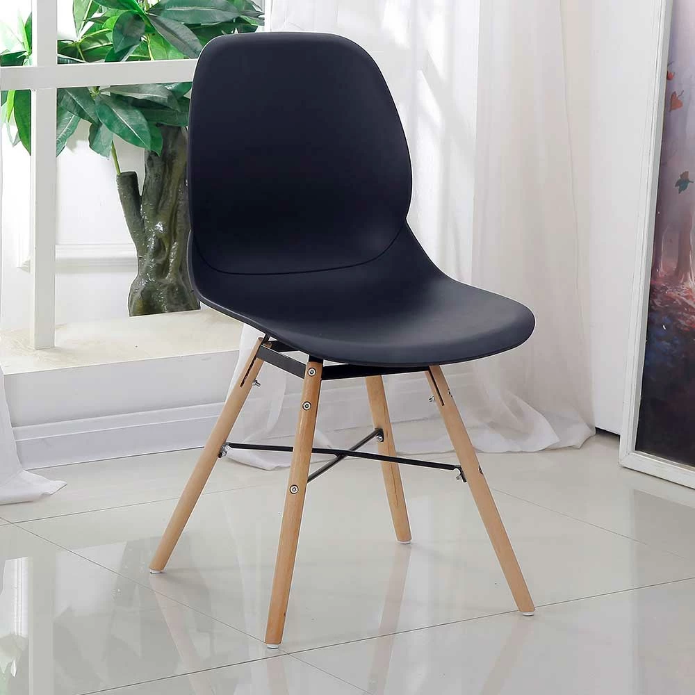 Schwarzer Stuhl mit Kunststoffsitz - Lititia (Set) Schwarzer Stuhl Mit Kunststoffsitz - Lititia (Set) -Dariana shop schwarzer stuhl mit kunststoffsitz holz gestell natur lititia 01